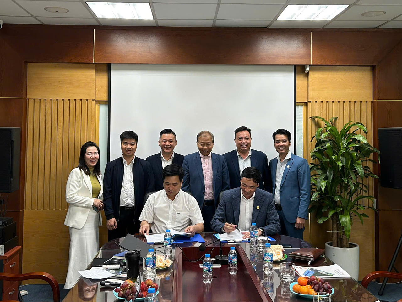 Ông Hoàng Quang Phòng – Phó chủ tịch VCCI chứng kiến lễ ký kết